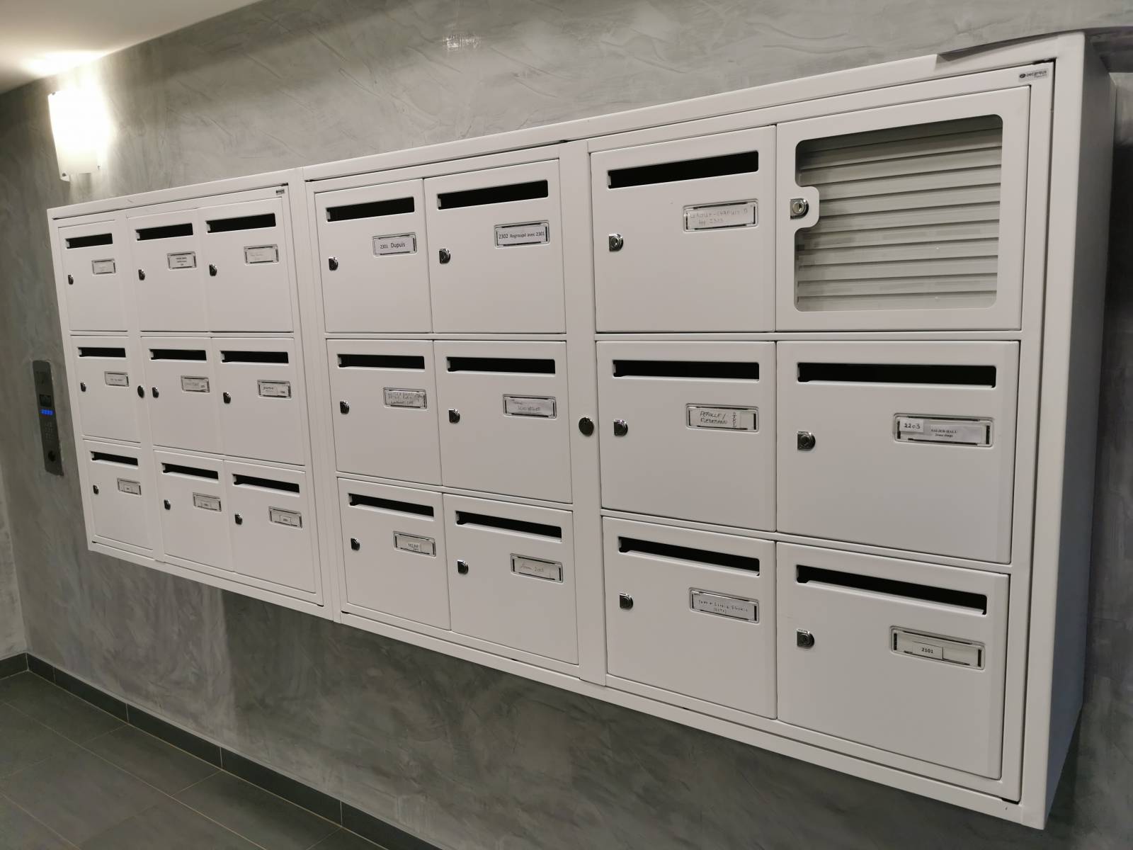 Remplacement de batteries de boîtes aux lettres en copropriété