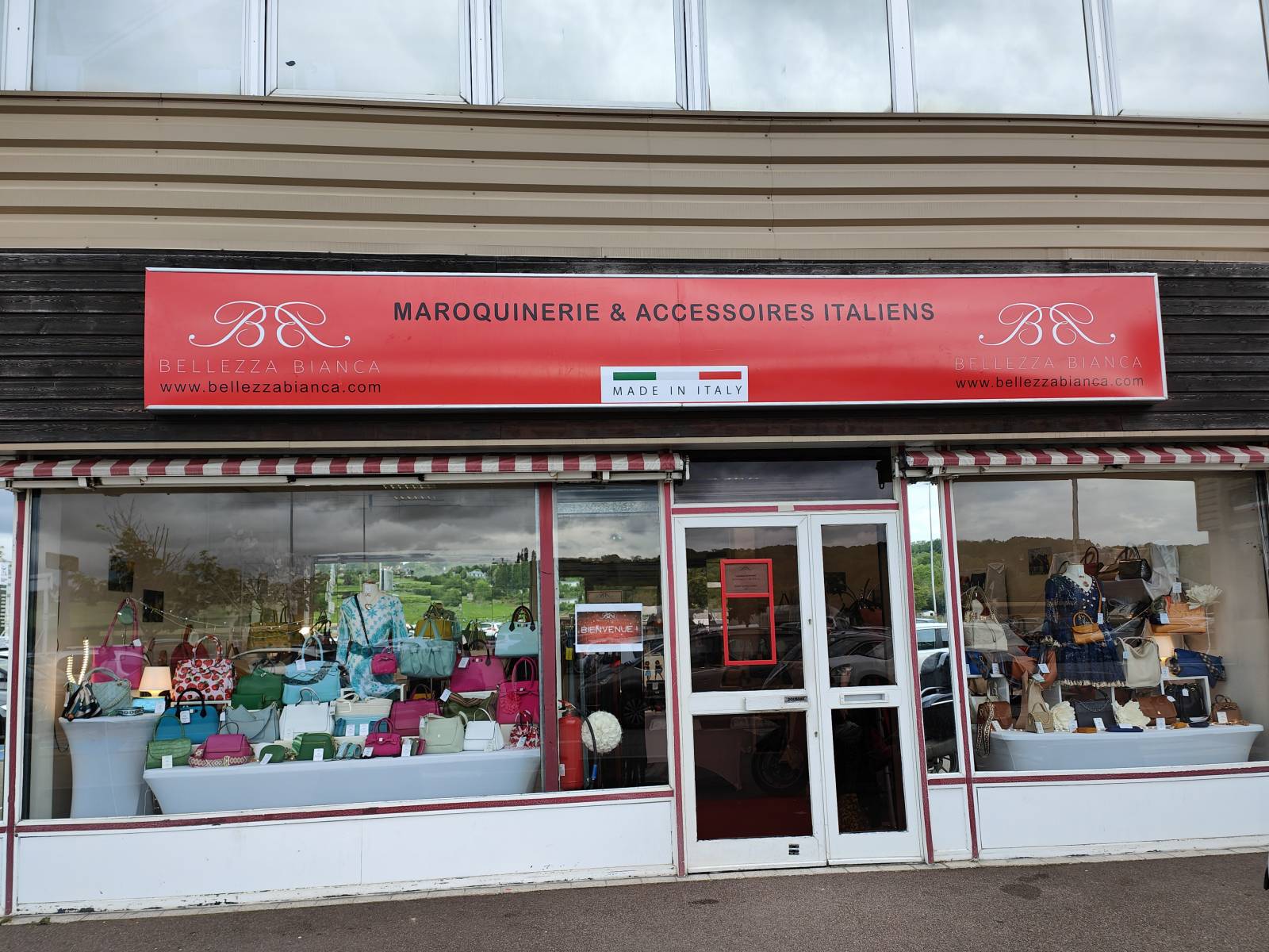 Enseigne en vinyle polypropylène à Cannes près de Nice 06.