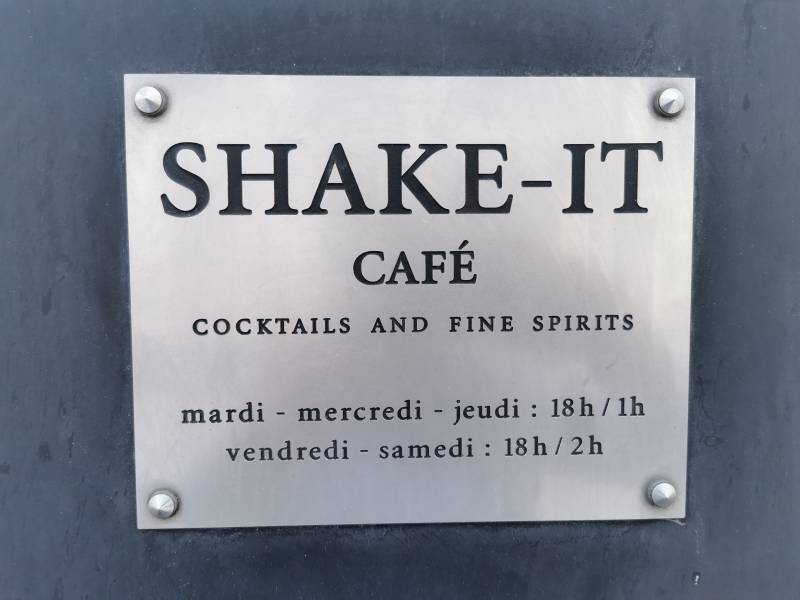 Vous recherchez une plaque d’entreprise personnalisée afin d’assurer la visibilité de votre profession auprès de votre clientèle à Maisons Laffitte 78.